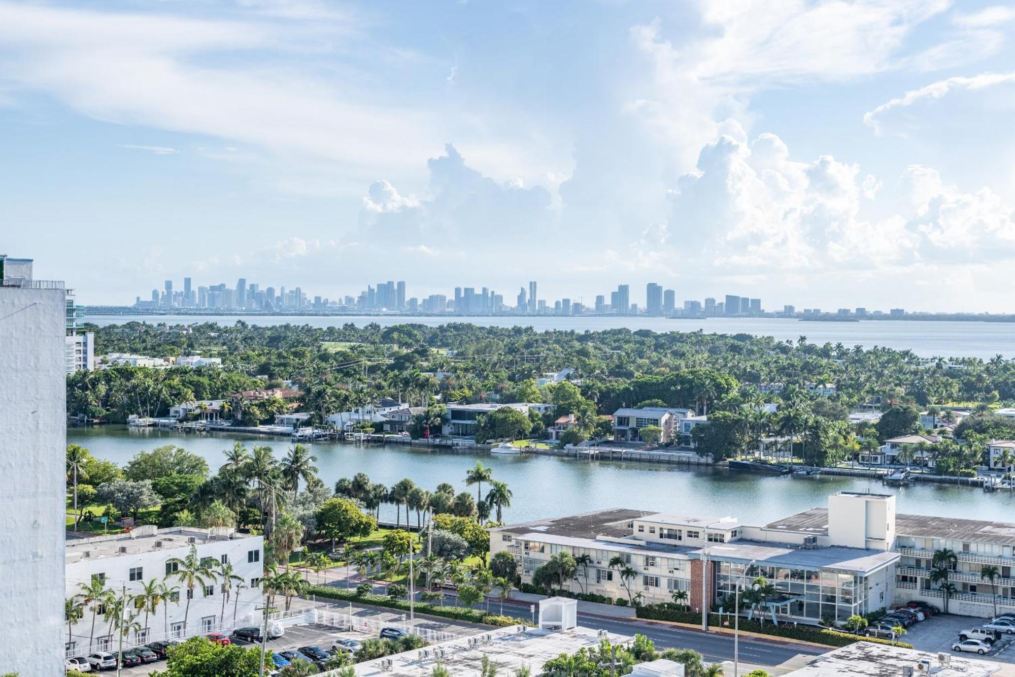 Bluebird Suites Monte Carlo Miami Beach Zimmer foto